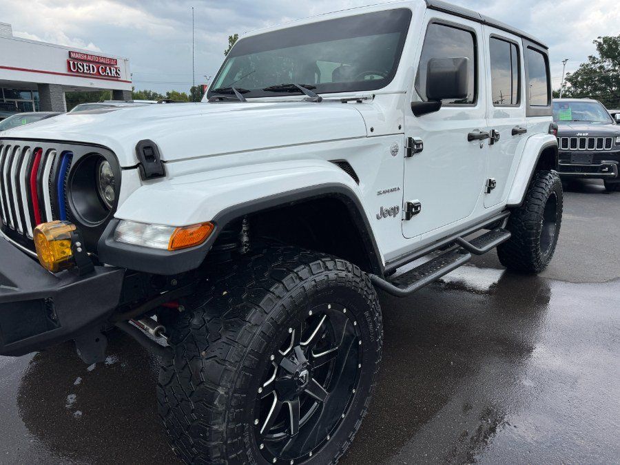 Used 2018 Jeep Wrangler Unlimited Sahara AWD/4WD image 9