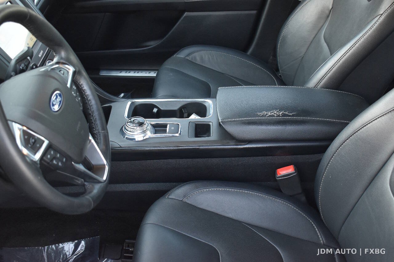 Used 2018 Ford Fusion Titanium AWD/4WD image 29