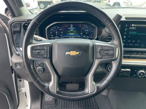 Used 2023 Chevrolet Silverado 1500 LT w/ Leather Package AWD/4WD image 9