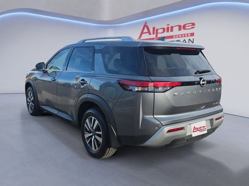 Used 2024 Nissan Pathfinder SL image 3