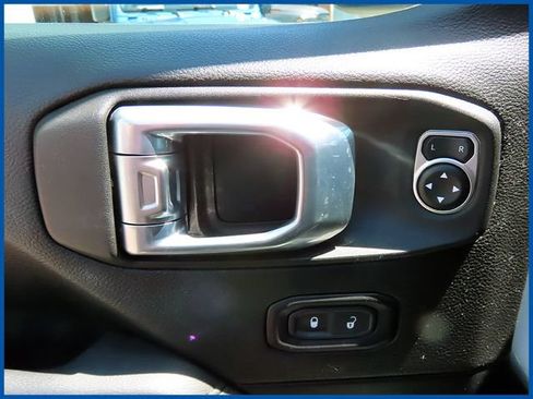 Used 2021 Jeep Wrangler Unlimited Sahara AWD/4WD image 14
