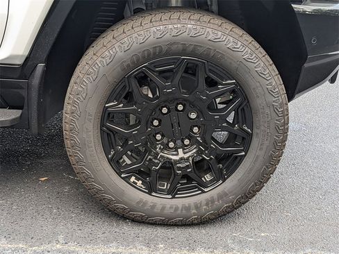 New 2025 GMC Hummer EV 2X image 12