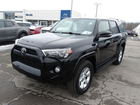 Used 2018 Toyota 4Runner SR5 Premium image 3