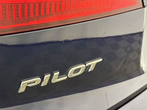 Used 2018 Honda Pilot Touring image 10