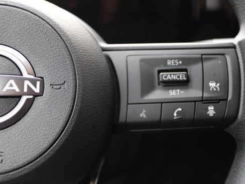 Used 2025 Nissan Kicks SV image 17