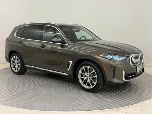 New 2026 BMW X5 xDrive50e w/ Premium Package AWD/4WD image 7