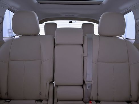 Used 2018 Nissan Pathfinder Platinum FWD image 17