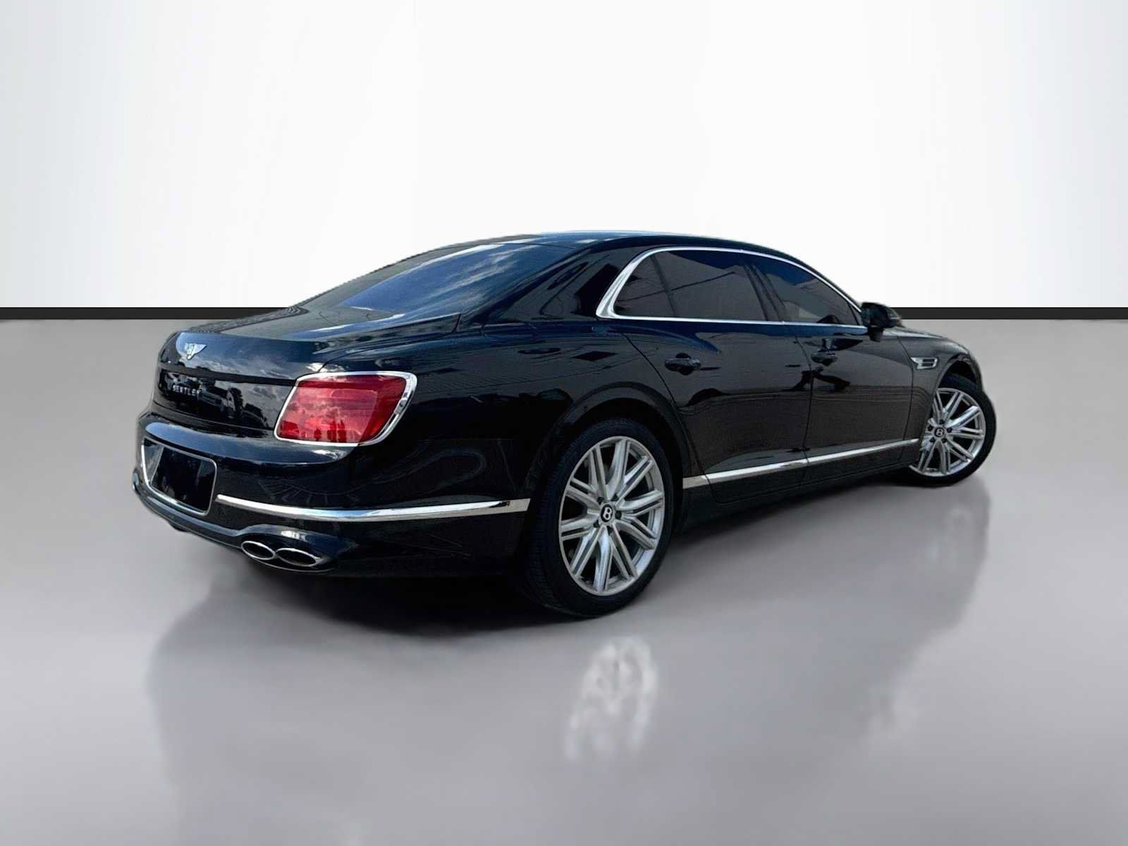 Used 2024 Bentley Flying Spur S V8 AWD/4WD image 3