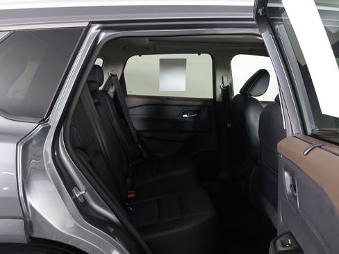 Used 2023 Nissan Rogue SV w/ SV Premium Package image 32