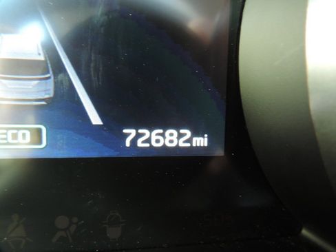 Used 2022 Kia Carnival LX image 27