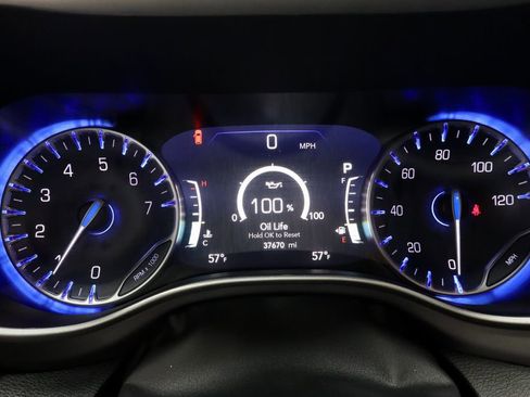 Used 2025 Chrysler Pacifica Select FWD image 30