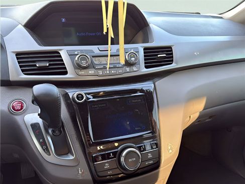 Used 2016 Honda Odyssey Touring image 3