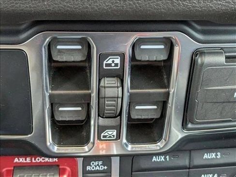 Used 2024 Jeep Wrangler Willys image 25