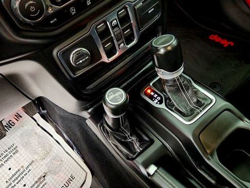 Used 2020 Jeep Gladiator Overland w/ Uconnect 4C Nav & Sound Group AWD/4WD image 17