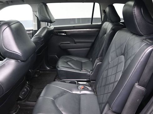 Used 2023 Toyota Highlander Platinum image 30