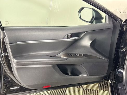 Used 2024 Toyota Camry SE image 10