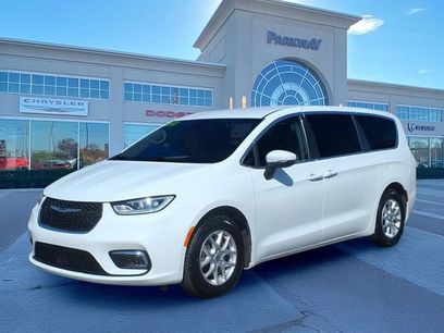 Used 2023 Chrysler Pacifica Touring-L