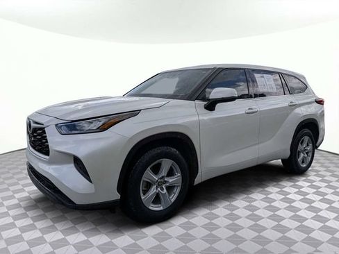 Used 2020 Toyota Highlander L FWD image 8
