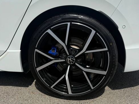 Used 2024 Volkswagen Golf R AWD/4WD image 32