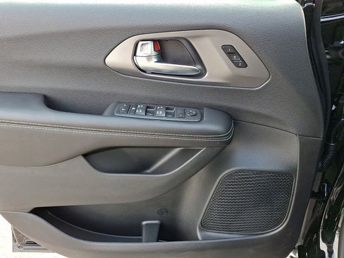 New 2026 Chrysler Pacifica Select image 12