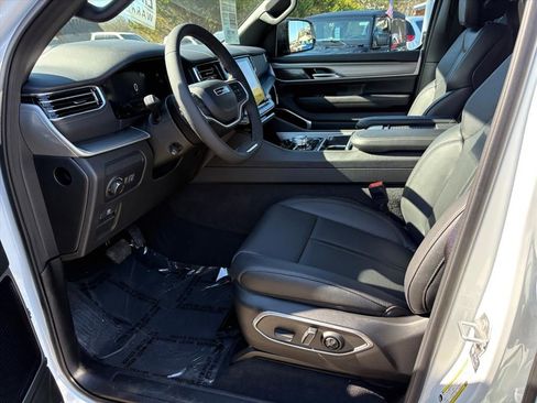 New 2026 Jeep Grand Wagoneer Limited AWD/4WD image 15