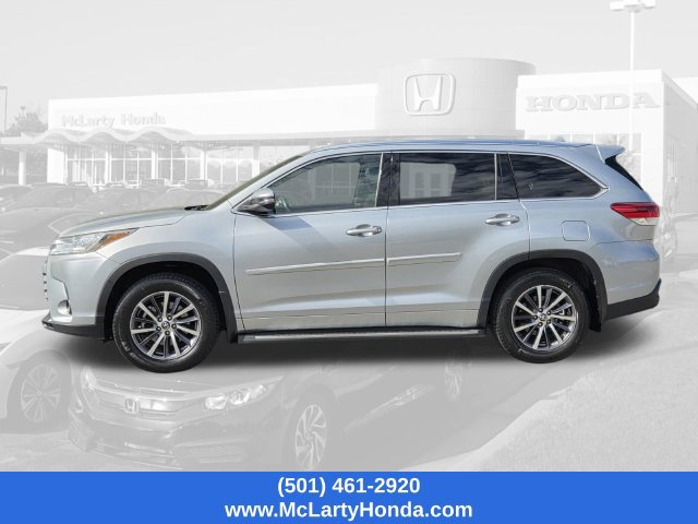 Used 2017 Toyota Highlander XLE AWD/4WD image 2
