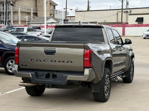 Used 2024 Toyota Tacoma TRD Sport AWD/4WD image 4