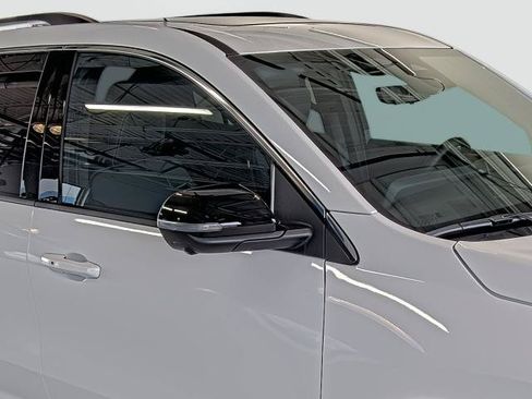 New 2026 Chevrolet Traverse LT w/ Sun and Wheel Package AWD/4WD image 17