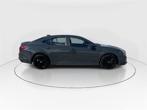 Used 2025 Toyota Camry SE image 9