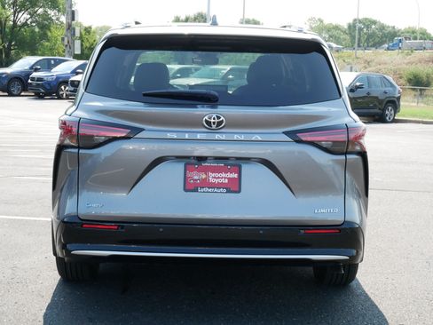 Used 2026 Toyota Sienna Limited FWD image 6