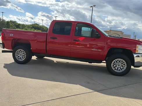 Used 2011 Chevrolet Silverado 2500 LT w/ Interior Plus Package AWD/4WD image 30