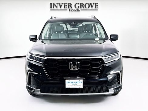 Used 2025 Honda Pilot Touring image 2