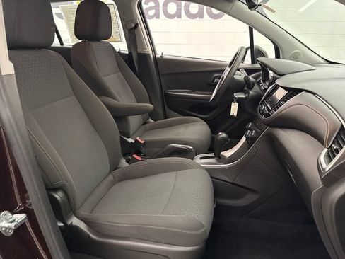 Used 2021 Chevrolet Trax LS FWD image 28