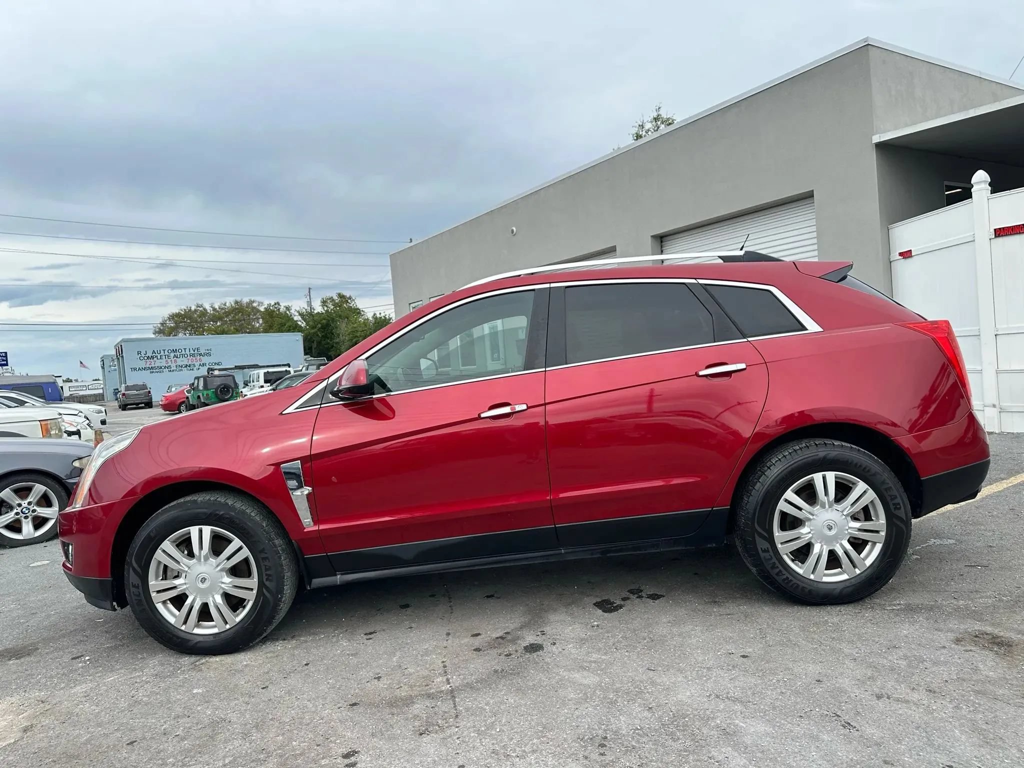 Used 2012 Cadillac SRX Luxury FWD image 2
