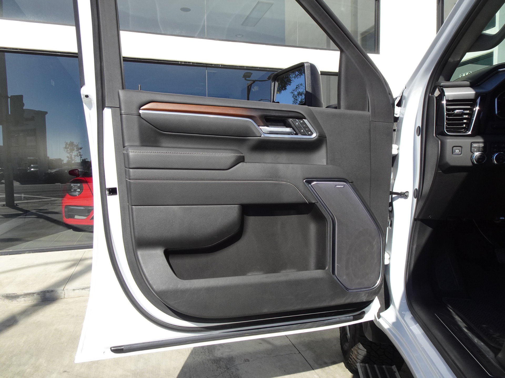 Used 2025 GMC Sierra 2500 Denali w/ Denali Reserve Package AWD/4WD image 11