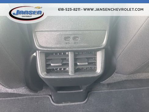 Used 2025 Chevrolet Equinox LT image 16