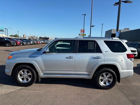 Used 2011 Toyota 4Runner SR5 w/ Premium Pkg w/Leather AWD/4WD image 8