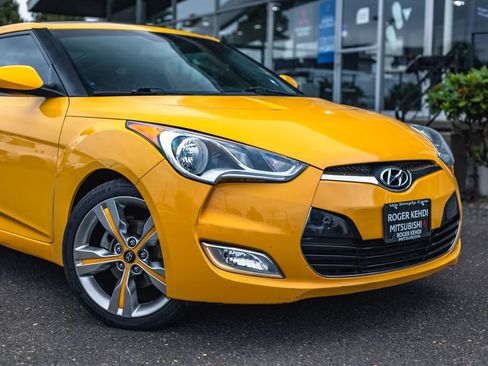 Used 2012 Hyundai Veloster w/ Style Pkg FWD image 3
