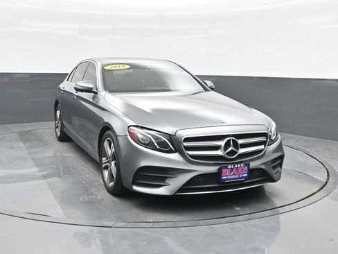 Used 2019 Mercedes-Benz E 300 4MATIC image 2