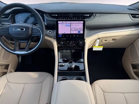 New 2025 Jeep Grand Cherokee Limited w/ Luxury Tech Group II image 10