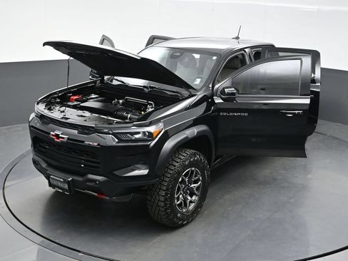 Used 2026 Chevrolet Colorado ZR2 w/ Technology Package AWD/4WD image 34