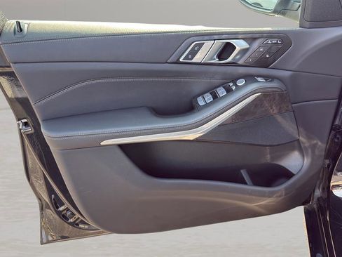 Used 2025 BMW X7 xDrive40i w/ Climate Comfort Package image 17