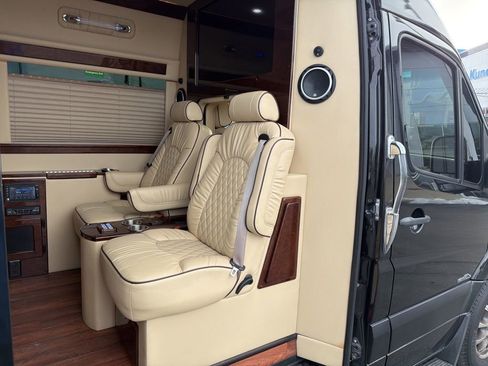 Used 2017 Mercedes-Benz Sprinter 3500 image 29