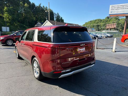 Used 2022 Kia Carnival LX FWD image 8