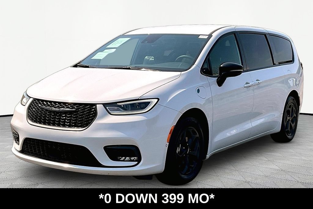 Used 2024 Chrysler Pacifica Limited FWD image 1