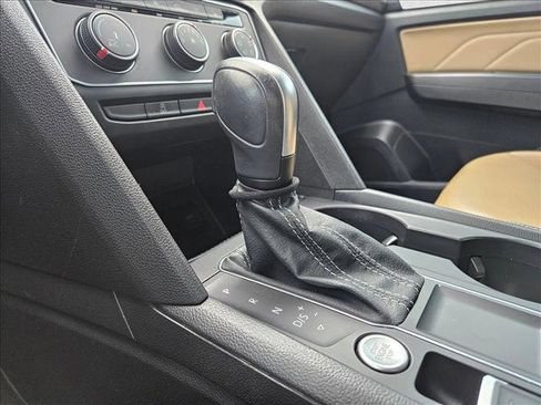 Used 2023 Volkswagen Atlas Cross Sport SE image 10