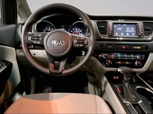 Used 2019 Kia Sedona LX FWD image 5