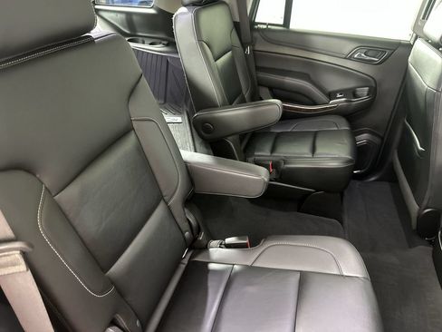 Used 2019 Chevrolet Tahoe LT w/ Luxury Package AWD/4WD image 31