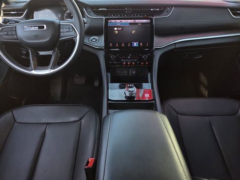 New 2025 Jeep Grand Cherokee Limited w/ Black Appearance Package image 5