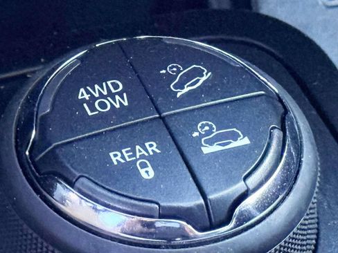 Used 2016 Jeep Cherokee Trailhawk w/ Cold Weather Group AWD/4WD image 27
